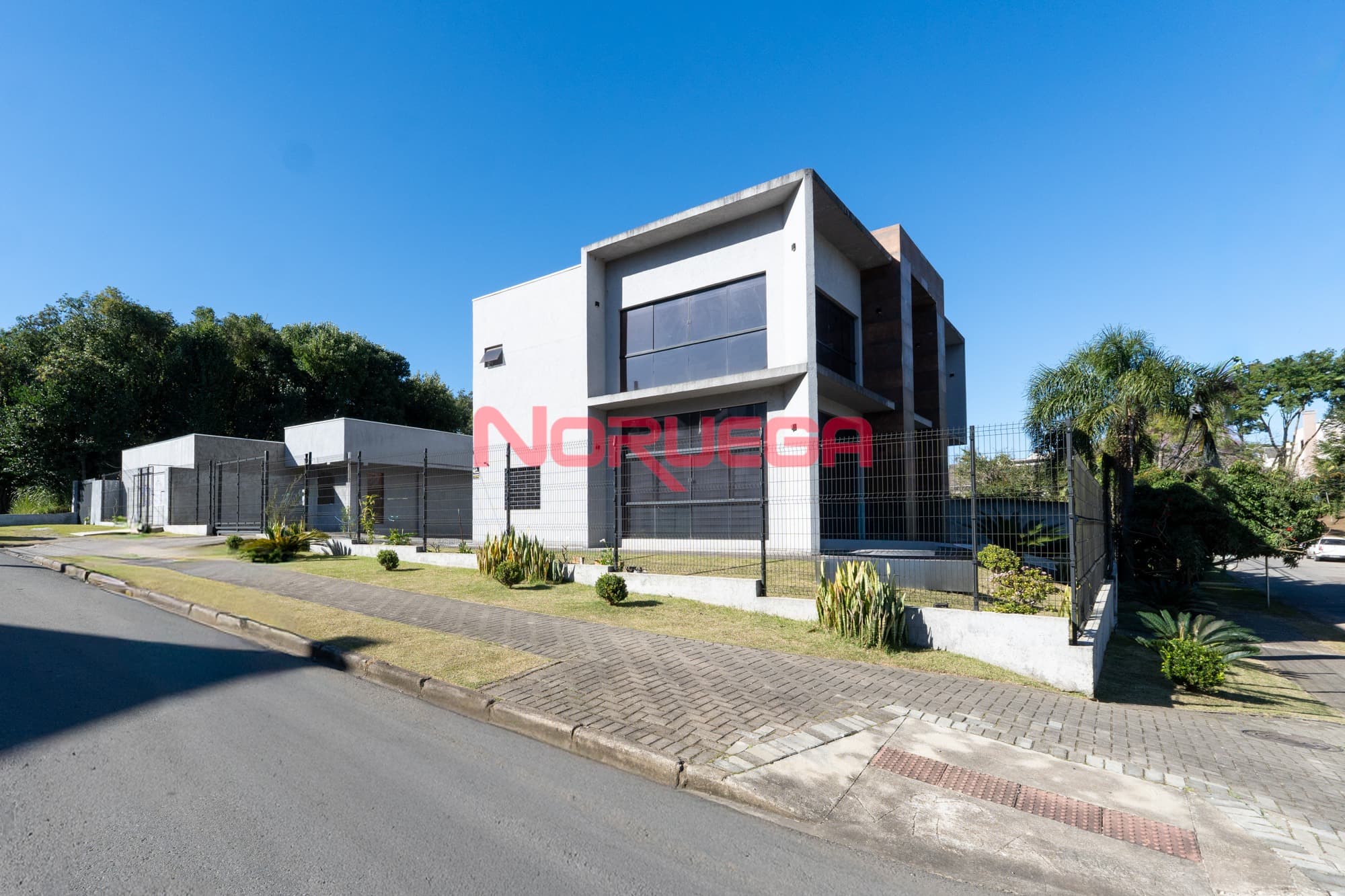 Casa / Sobrado Comercial - MERCÊS